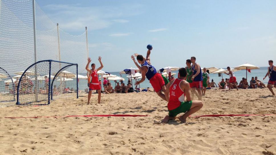 Силна конкуренция на международния турнир по плажен хандбал в Приморско