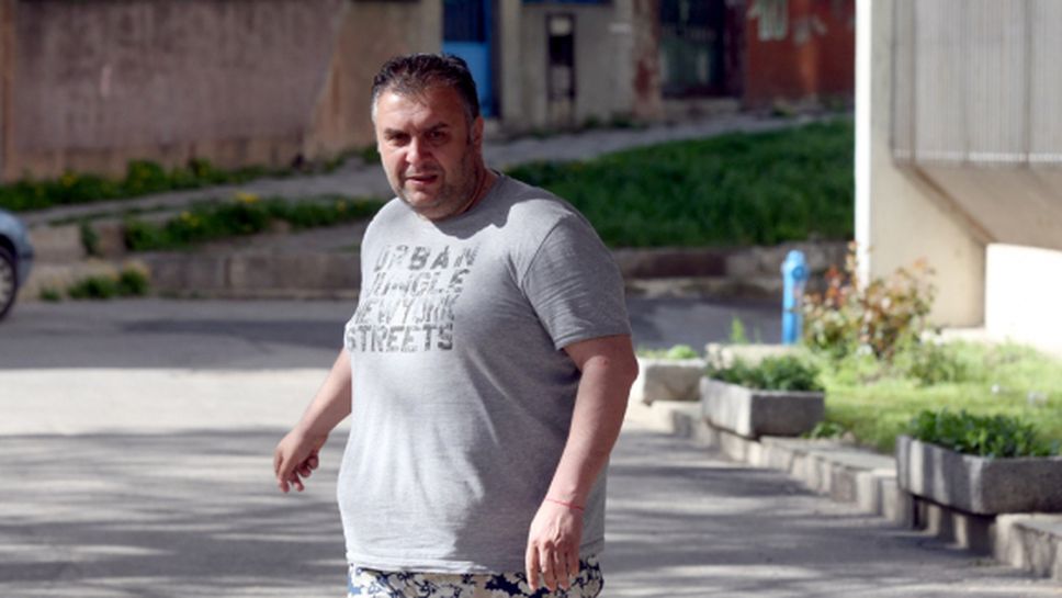 Феновете на ЦСКА подкрепиха с две ръце Васил Божков, скочиха на Дучето