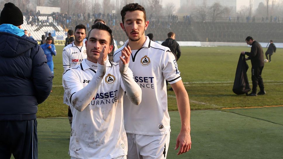 Бивш футболист на Славия остана без отбор