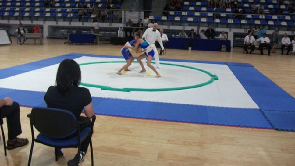 Перничанки се върнаха с девет медала от европейското първенство по сумо