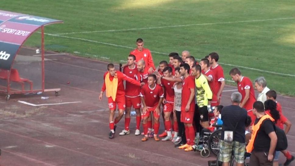 Играчи и фенове на ЦСКА празнуват победата