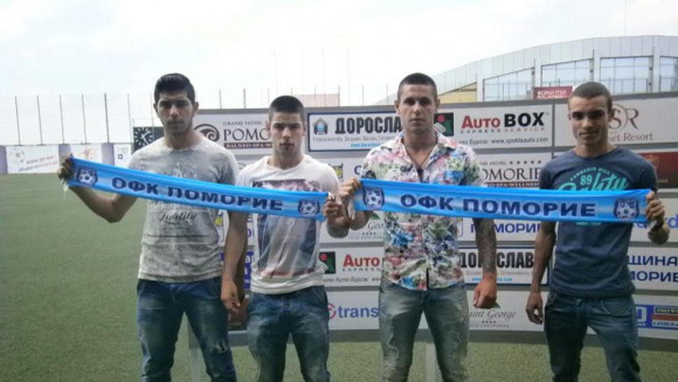 Четирима юноши на Поморие подписаха първи професионални договори