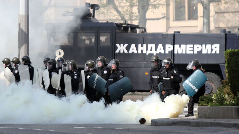Голям скандал! ММА бойци, водени от Стъки, нахлуха в спортното министерство