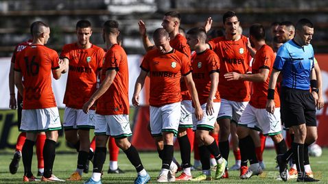  Литекс опитва двама футболисти 