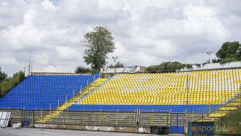 Стадион “Георги Аспарухов” се готви за Европа, започна поставянето на седалки в “Б” и “Г”