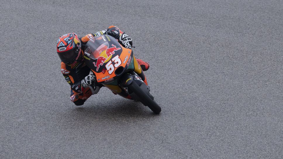 Ончу най-накрая стигна до първата си победа в Moto3 след изпреварване в последния завой