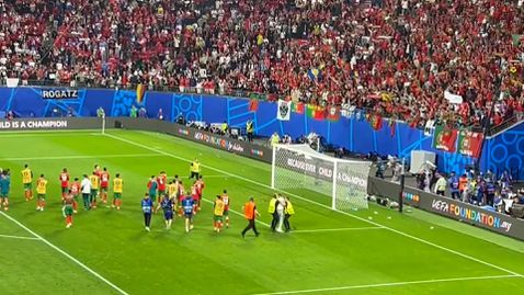 Фенове нахлуха след победата на Португалия