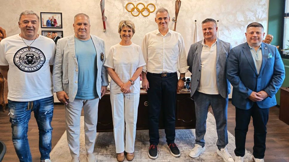 Весела Лечева и членове на ИК на БОК на среща в Скопие