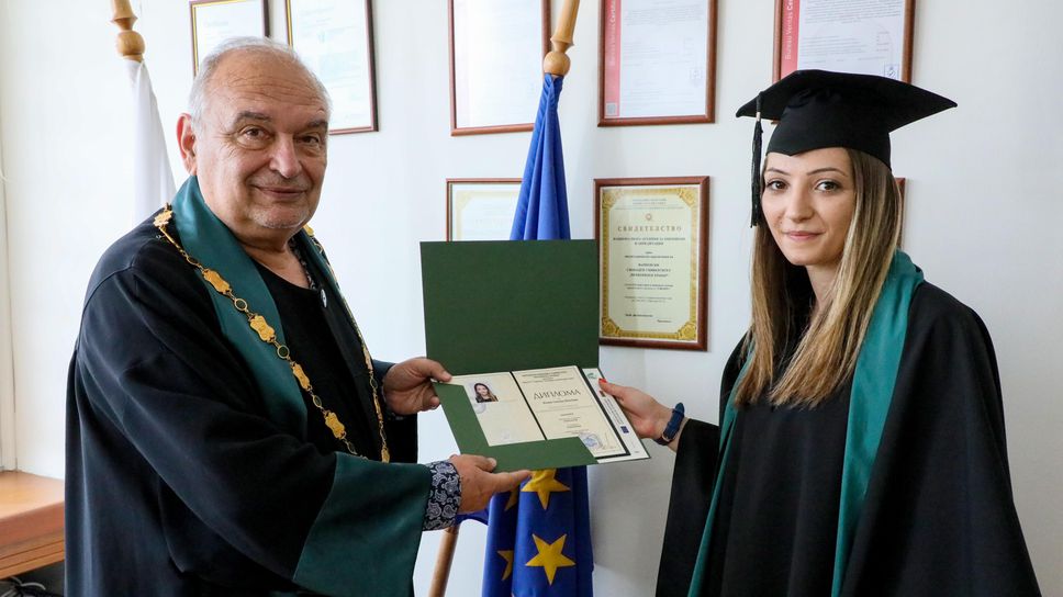 Световна шампионка по кикбокс вече е и дипломиран психолог