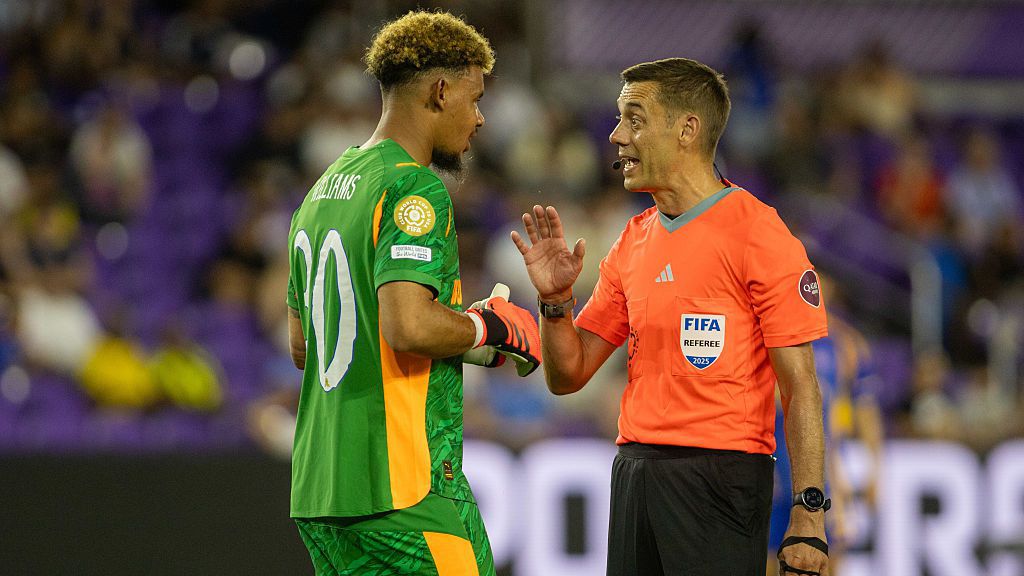 Първата жертва на новото правило за "осемте секунди" на Световното клубно първенство