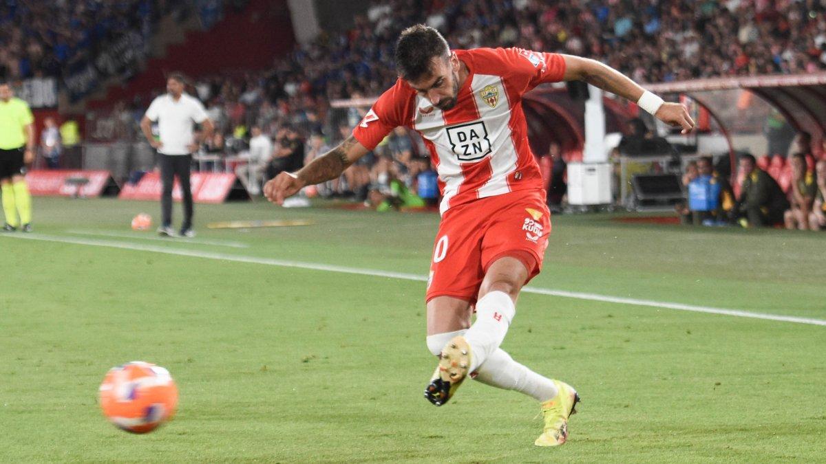 Levski Close to Signing Alex Senteies