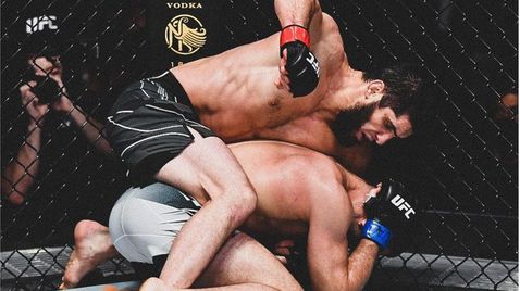 Ислам Махачев задуши Тиаго Мойсес в 4-тия рунд на UFC on ESPN 26