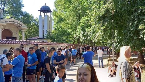  Изви се огромна опашка за билети на 