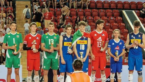 Симеон Николов и Александър Къндев попаднаха в Идеалния отбор на Евроволей U18