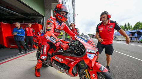 Маркес с комфортна преднина в Бърно, Мартин в топ 5, Баная в Q1