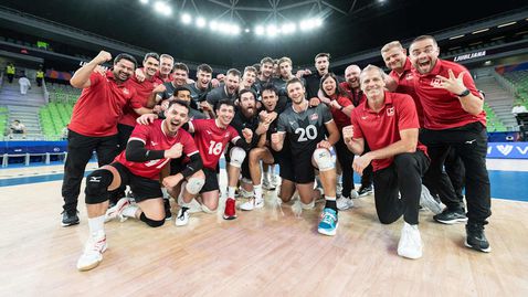 Канада "закотви" Нидерландия на дъното в VNL