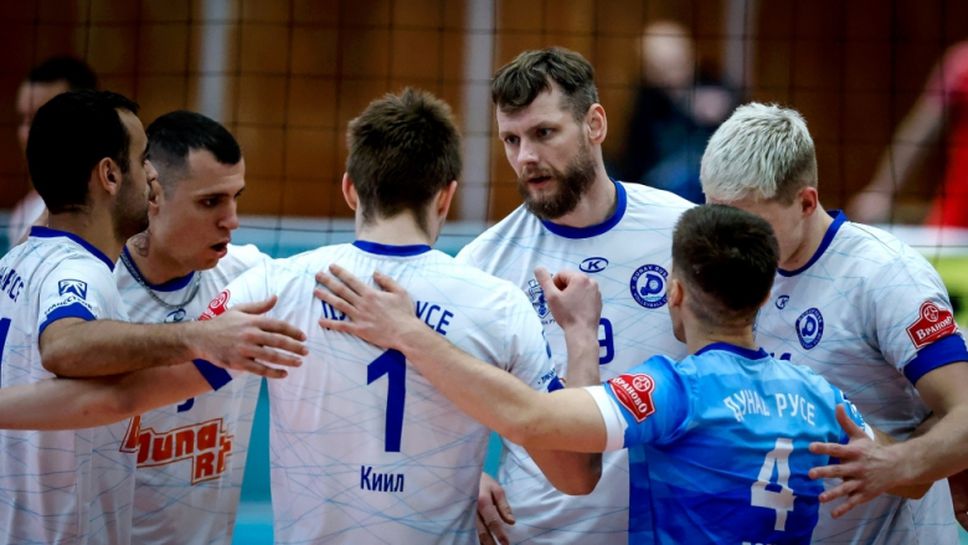 Дунав се разделя с тримата си чужденци