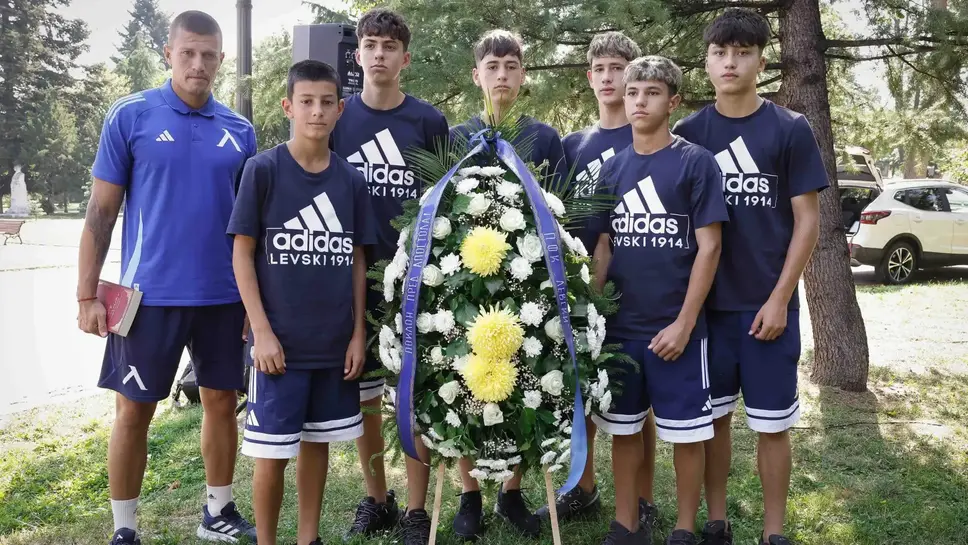 Деца от школата на Левски се преклониха пред Апостола
