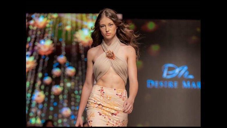 Волейболистка на Славия гледа към модния подиум