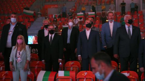 Румен Радев подкрепи и поздрави „лъвиците“ в Пловдив 🇧🇬🏐