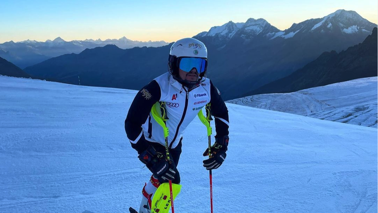 Водещият български алпиец Алберт Попов вече втора седмица води подготовка