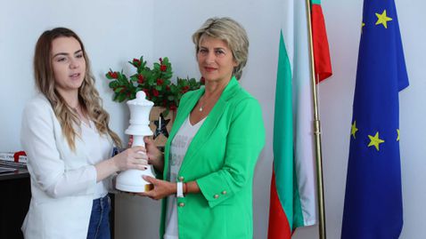 Министър Весела Лечева прие националния отбор по шахмат за жени