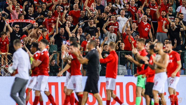 Футболистите на ЦСКА - София празнуват след победата над Базел