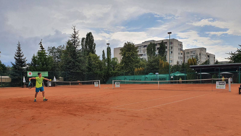 4 българчета се класираха за четвъртфиналите на турнир от първа категория на Тенис Европа в София
