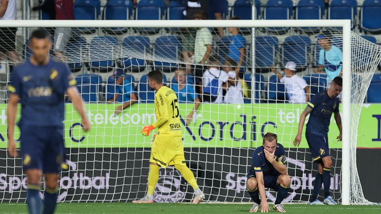 Шведският АИК допусна разгромна загуба с 0:3 от Словачко в