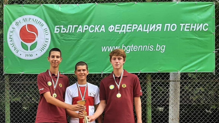 ТК Кристи Дряново при юношите и ТК 15 40 София при