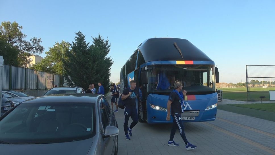 Левски пристигна в Коматево за мача с Крумовград