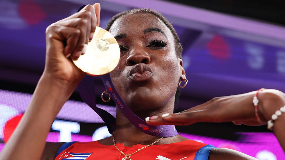 Перес Ернандес прибави и световната титла на открито към тази в зала