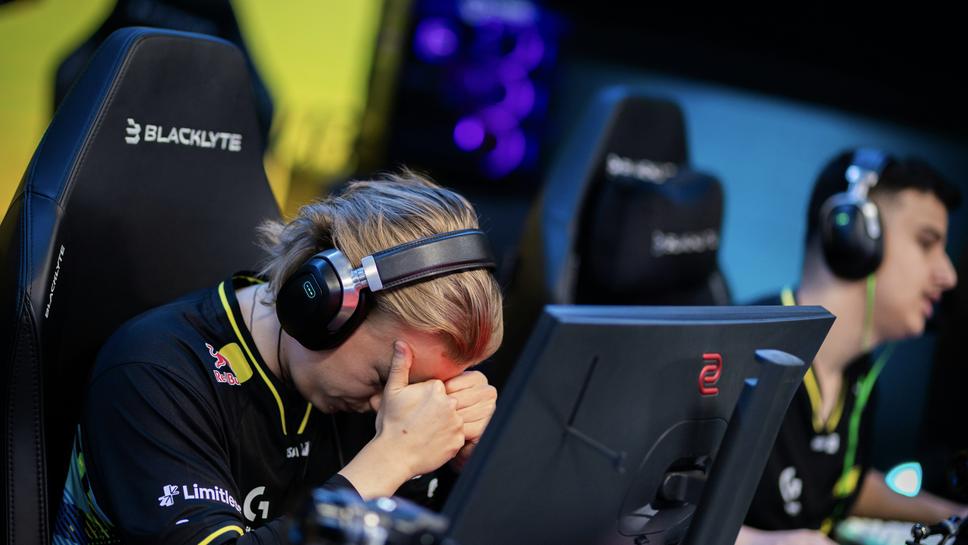 NAVI изпадна от StarLadder StarSeries Fall и вече е извън топ 15