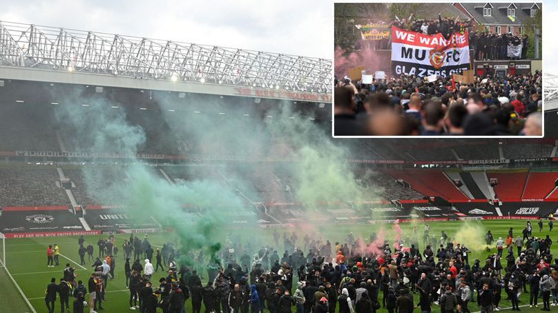 Феновете на Ман Юнайтед отново ще използват дербито с Ливърпул за протести
