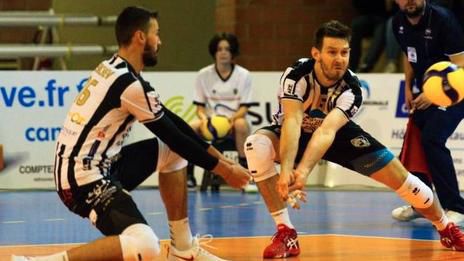 Розалин Пенчев със 17 точки, Поатие допусна втора поредна загуба