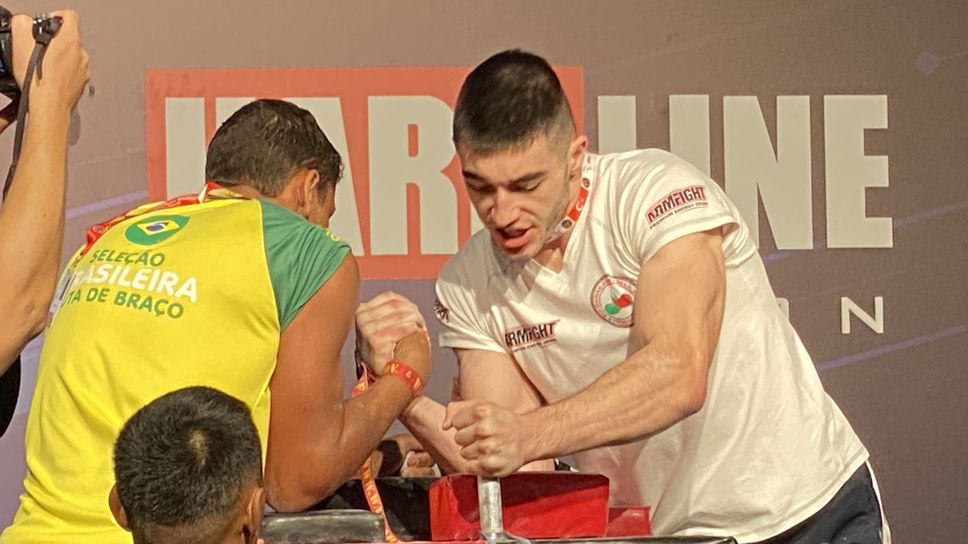 Шарабански ще се бори за световната титла при юношите