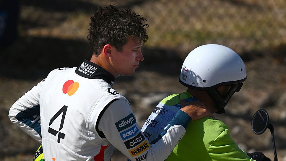 Двамата пилоти на Макларън Ландо Норис и Оскар Пиастри отпаднаха