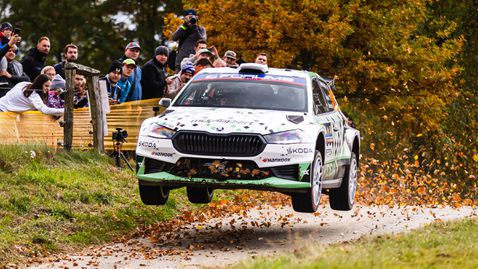 Завъртане и спукана гума извадиха Грязин от рали „Централна Европа“