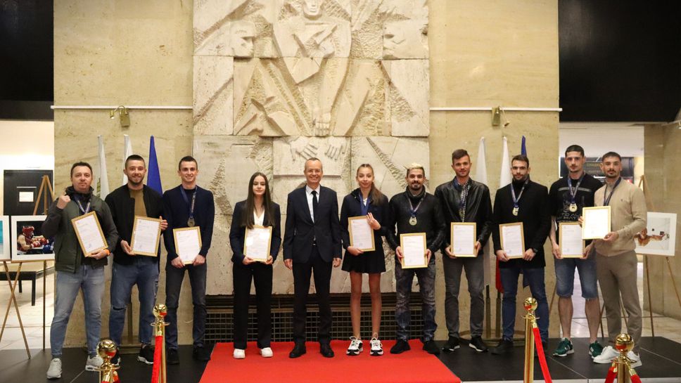 Кметът на община Благоевград Методи Байкушев посрещна медалистите от ТК