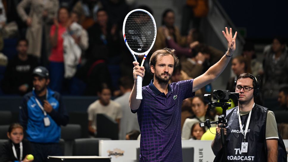 Подемът на Даниил Медведев в края на сезона продължава –