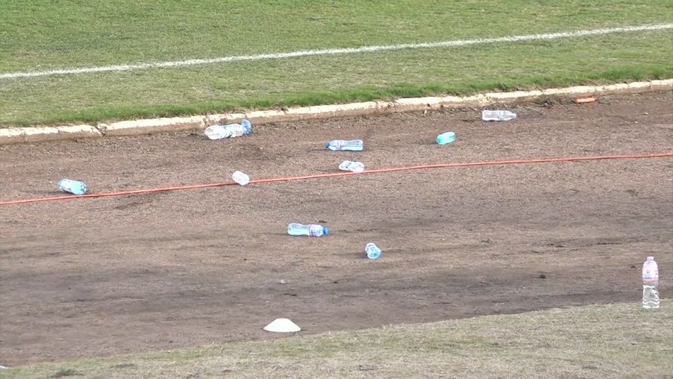 Летящи бутилки към съдиите на стадион "Севтополис"