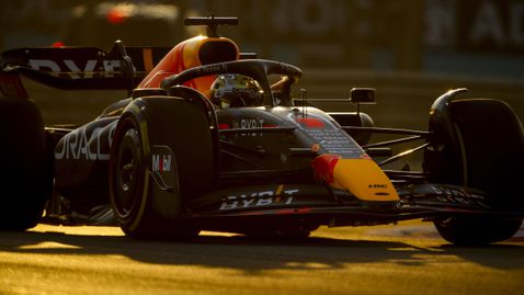  Верстапен поведе във втората подготовка в Абу Даби 