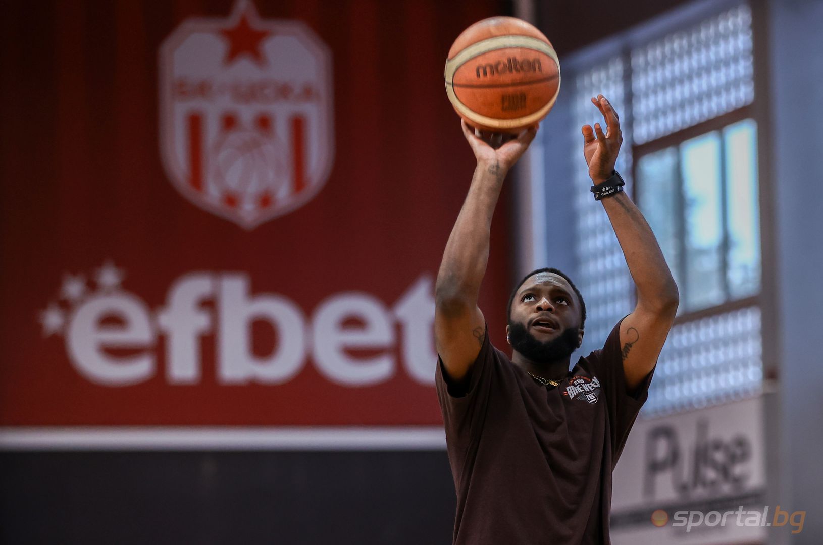  Интервю с Райли Оуенс 