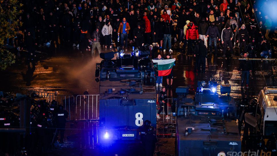 Общо 38 души са задържани за вандалски действия по време на протеста