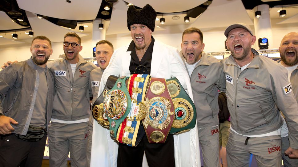 Усик се раздели с една от световните си титли