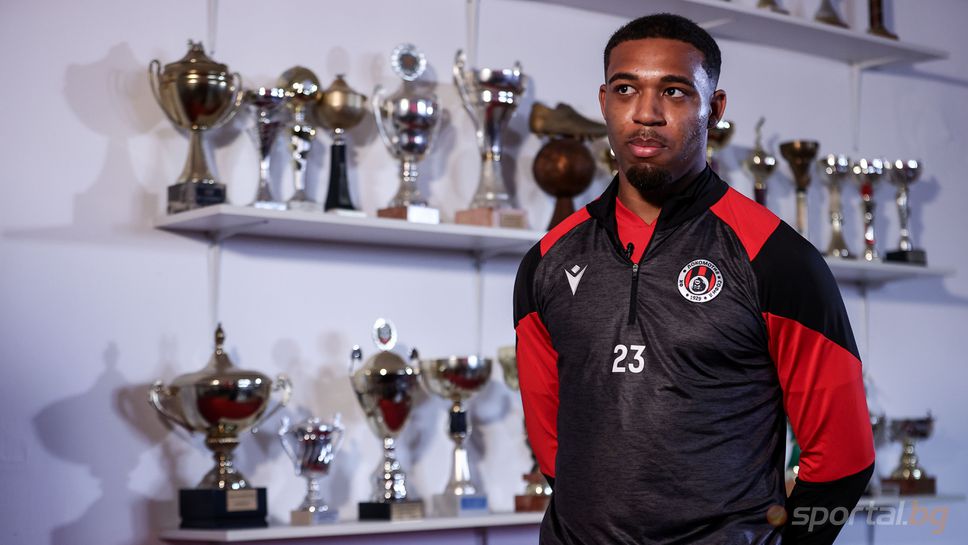 Футболистът на Локомотив София Джордан Айб ще бъде съден за