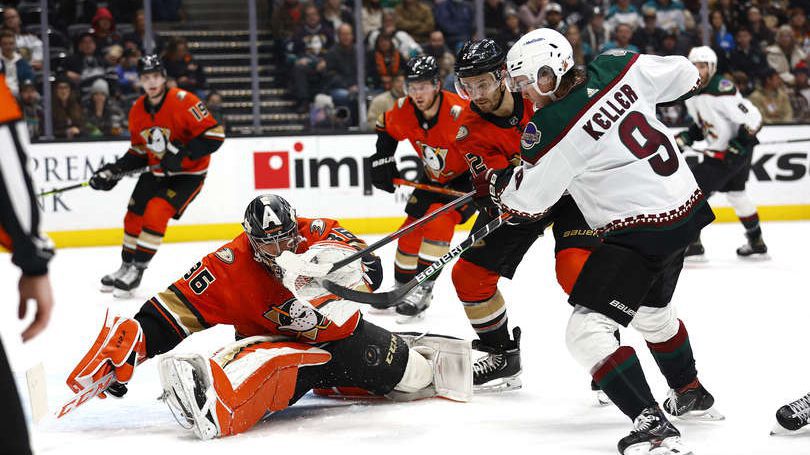 Анахайм изненадващо отстъпи на Аризона след 11 гола и продължение