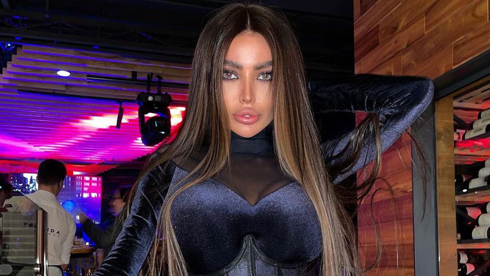 Украинската Кардашиян заголи дупе