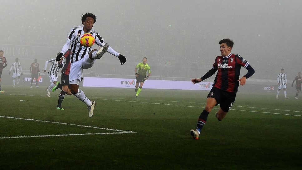 Ювентус излезе с победа от мъглата в Болоня