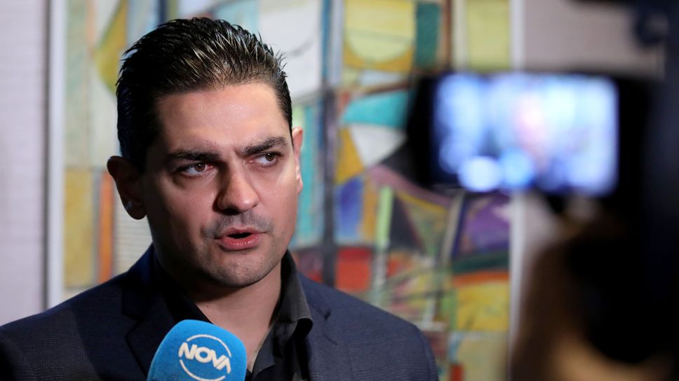 Ресторантът, който осмя Радостин Василев, отново работи